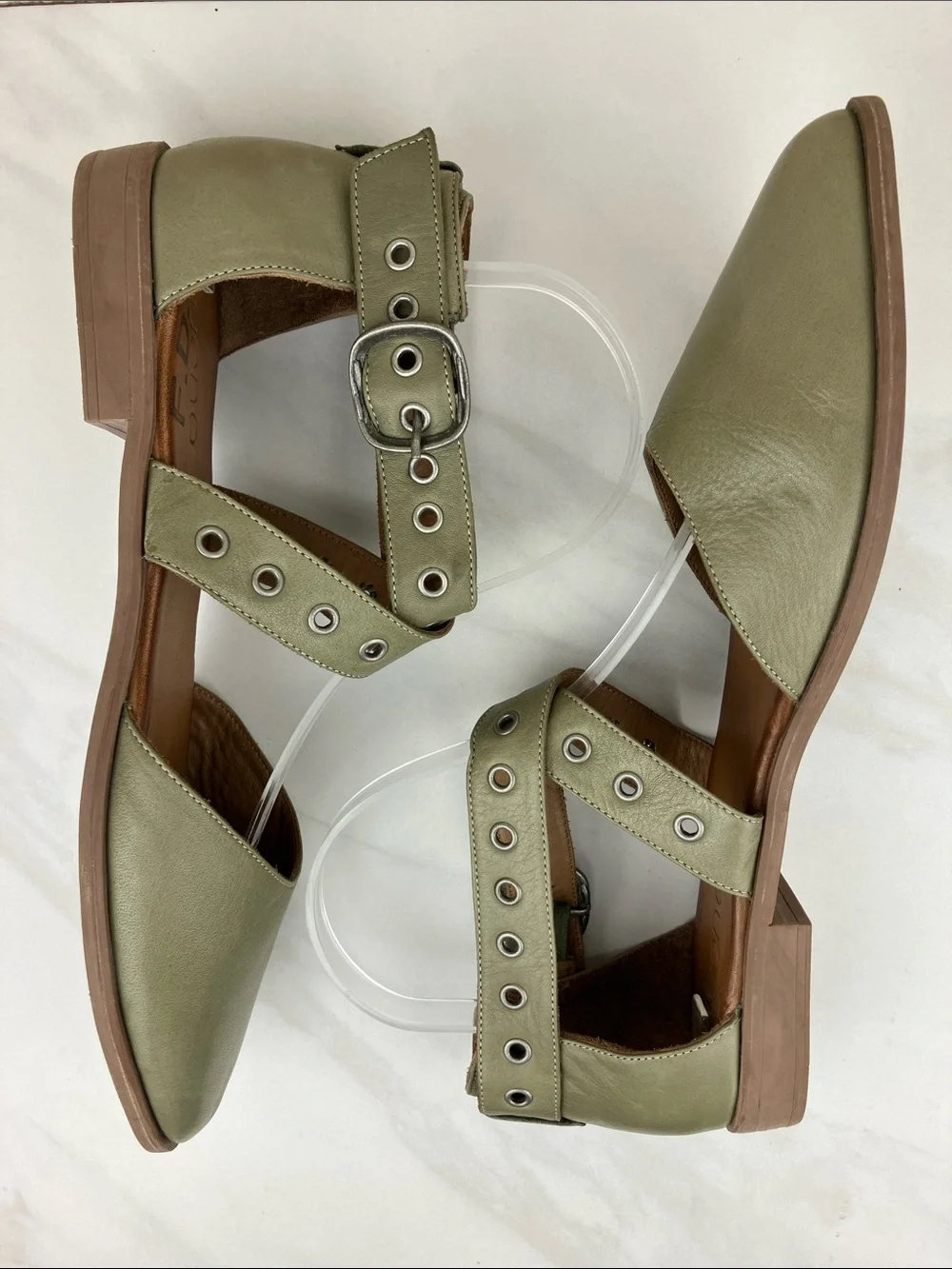 Bueno Becky Green Leather Flats Ankle Strap Size 41